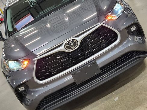 Used 2022 Toyota Highlander XLE image 19
