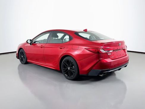 Used 2025 Toyota Camry SE image 4