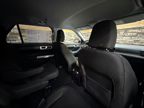 Used 2021 Ford Explorer XLT image 31