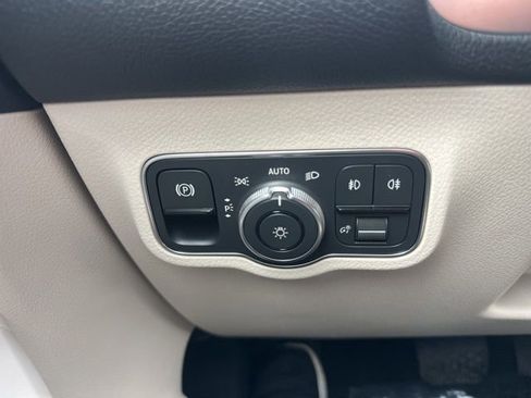 Used 2023 Mercedes-Benz GLB 250 4MATIC image 25