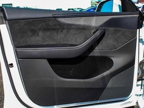 Used 2026 Tesla Model Y Long Range image 8