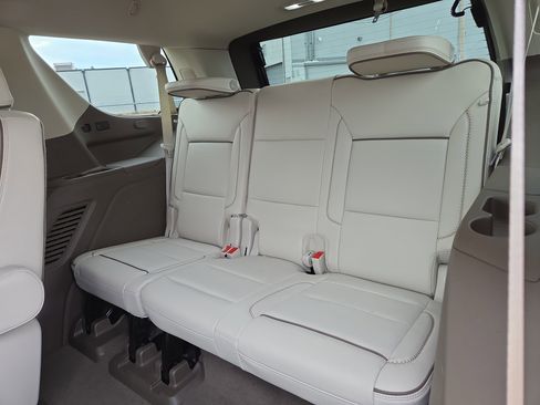 Used 2024 GMC Yukon Denali w/ Advanced Technology Package image 9