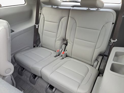 Used 2019 GMC Acadia SLT image 12