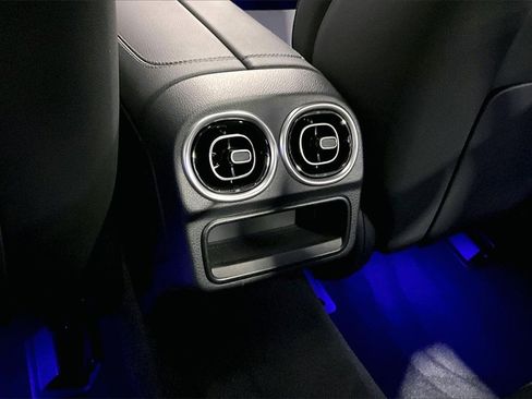 Used 2024 Mercedes-Benz C 300 4MATIC Sedan image 10