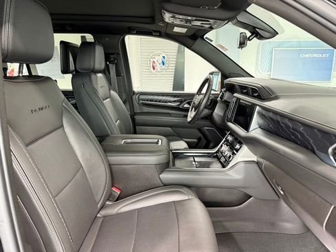 Used 2021 GMC Yukon Denali w/ Denali Premium Package image 24