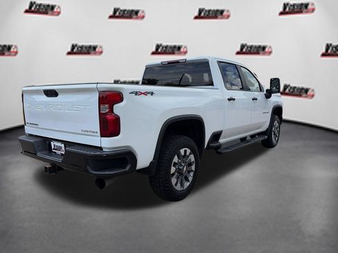 Used 2022 Chevrolet Silverado 2500 Custom w/ Custom Value Package AWD/4WD image 5