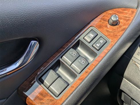 Used 2010 Nissan Murano LE w/ Navigation Pkg image 20