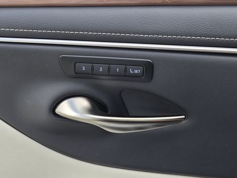 Used 2025 Lexus ES 350 w/ Premium Package FWD image 12