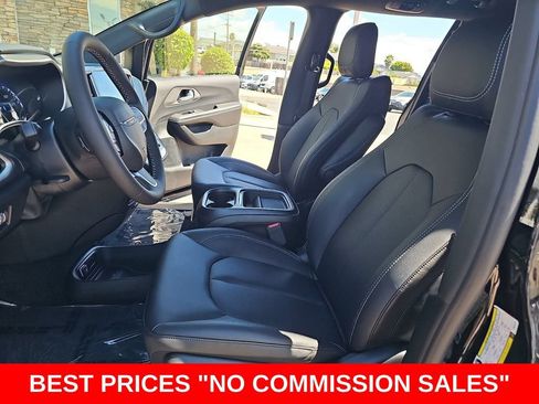 New 2027 Chrysler Pacifica Select FWD image 16