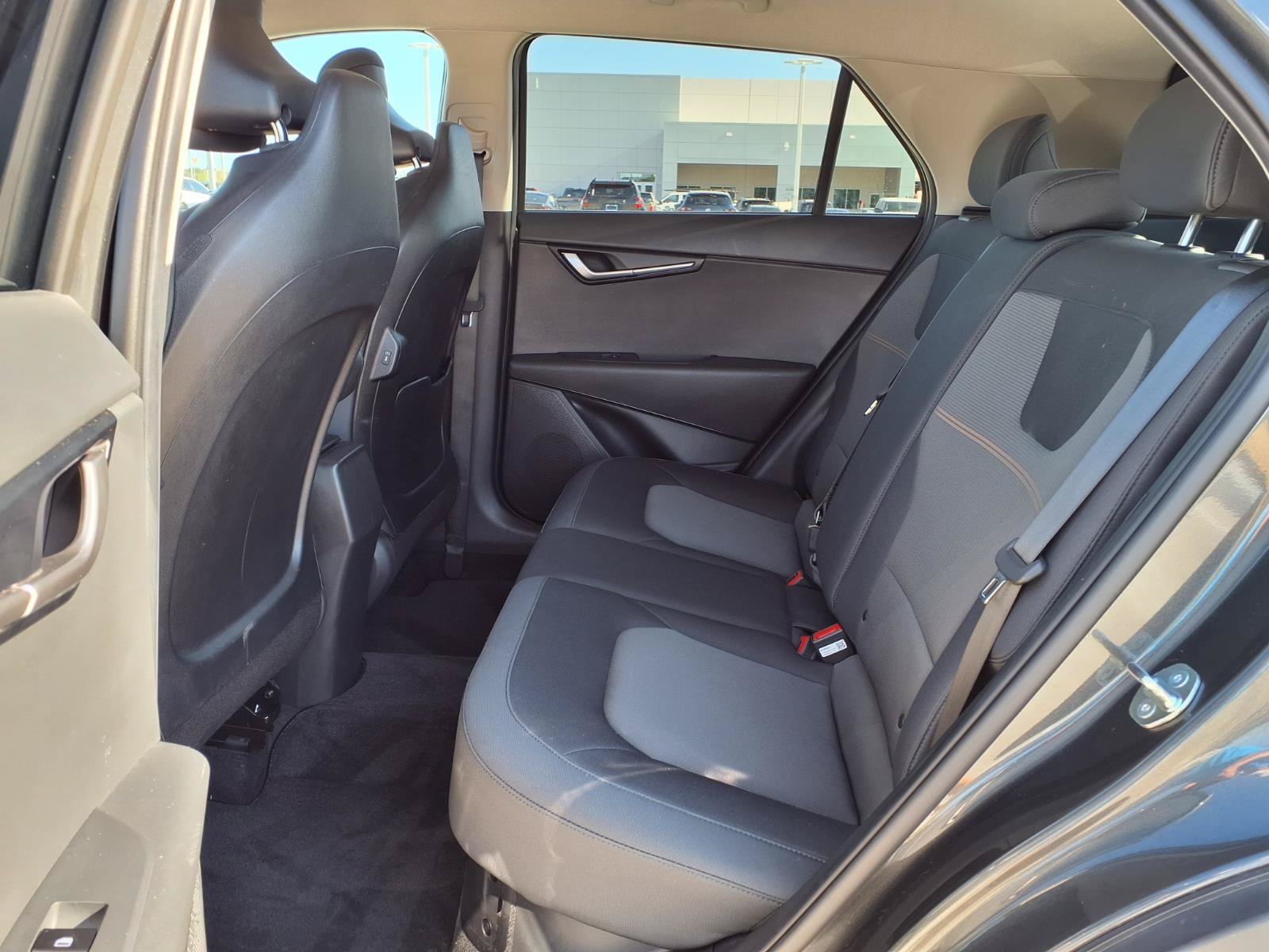 Used 2025 Kia Niro LX FWD image 24