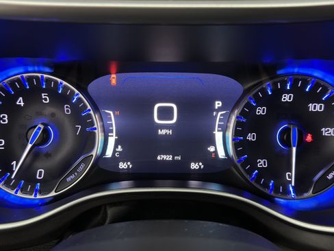 Used 2023 Chrysler Pacifica Touring-L FWD image 21