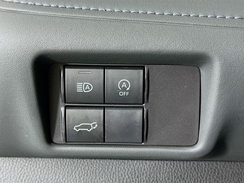 Used 2024 Toyota Highlander LE image 17