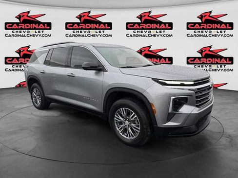 Used 2025 Chevrolet Traverse LT w/ Driver Confidence Package FWD image 1