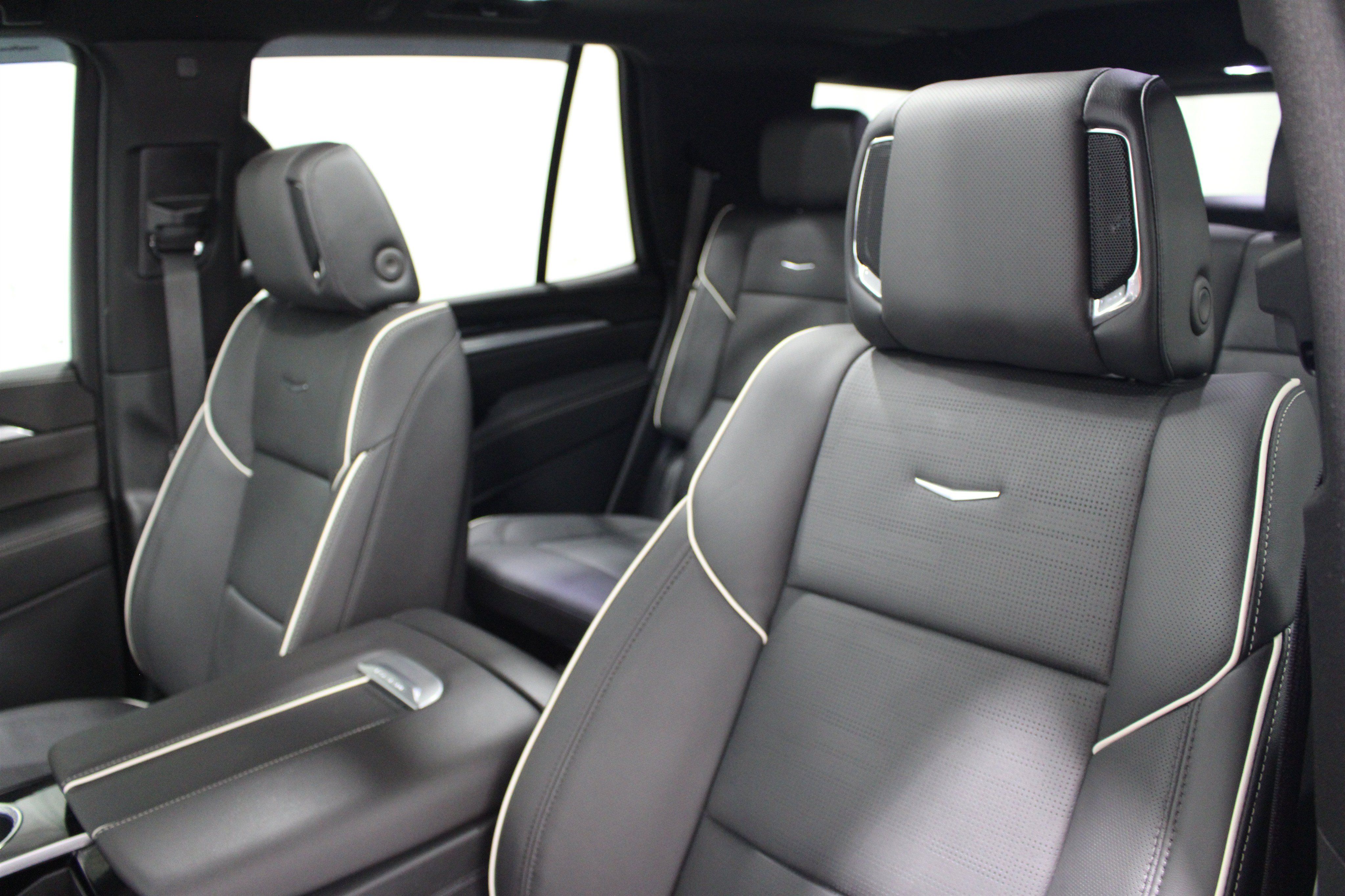 Used 2026 Cadillac Escalade Sport w/ Touring Package AWD/4WD image 4