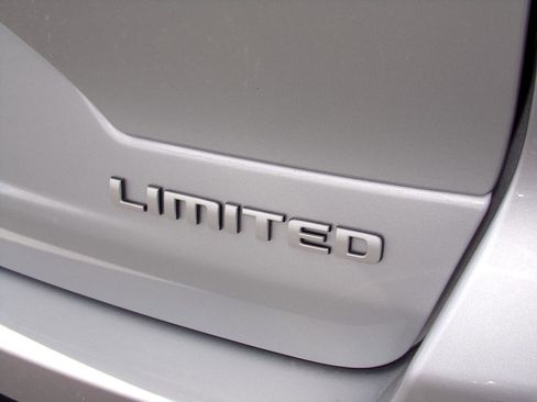 Used 2024 Jeep Grand Cherokee Limited AWD/4WD image 11