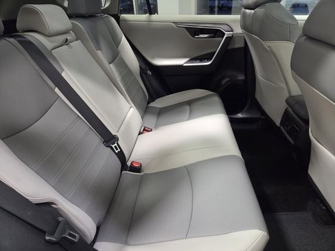 Used 2024 Toyota RAV4 Limited image 16