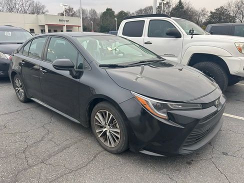 Used 2023 Toyota Corolla LE image 3