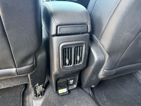 Used 2019 Jeep Compass Latitude FWD image 24