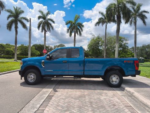 Used 2022 Ford F250 XL w/ Power Equipment Group AWD/4WD image 4