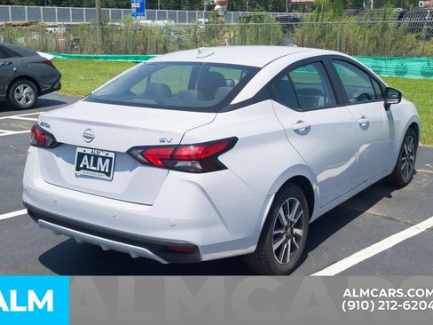 Used 2024 Nissan Versa SV FWD image 5