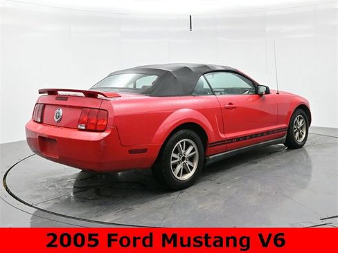Used 2005 Ford Mustang Convertible image 7