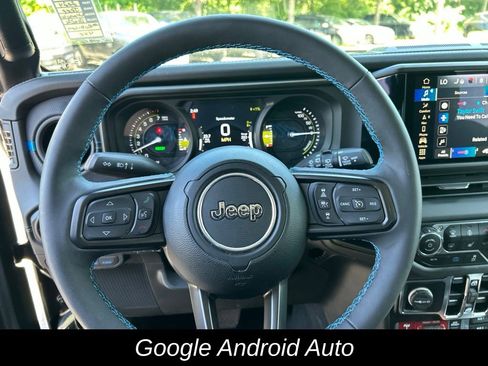 Used 2024 Jeep Wrangler Unlimited Rubicon 4xe w/ Technology Group AWD/4WD image 17