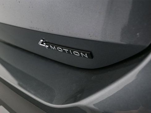 New 2025 Volkswagen Tiguan SE image 11