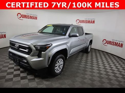 Used 2025 Toyota Tacoma SR5 AWD/4WD image 3