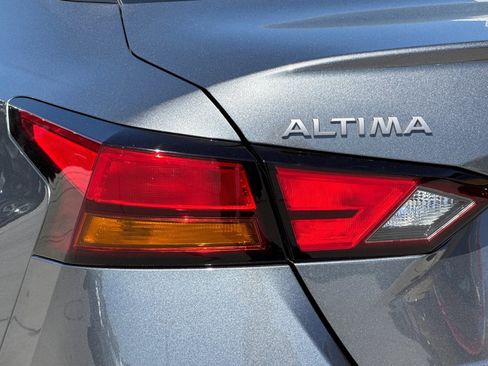 Used 2025 Nissan Altima 2.5 SV image 11