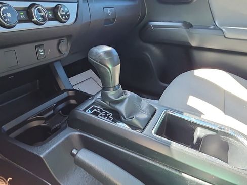 Used 2018 Toyota Tacoma SR w/ SR Convenience Package AWD/4WD image 18