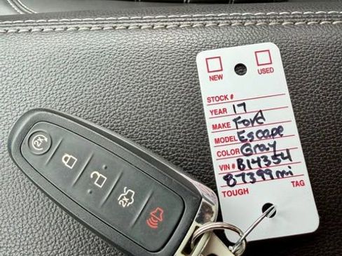 Used 2017 Ford Escape Titanium AWD/4WD image 43