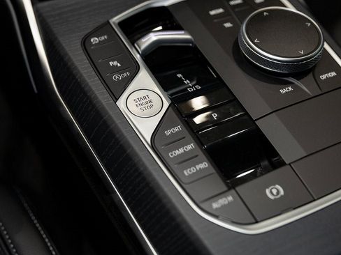 New 2025 BMW 330i xDrive Sedan w/ Convenience Package image 24