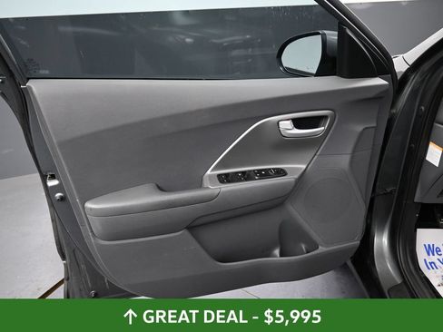 Used 2018 Kia Niro LX FWD image 26