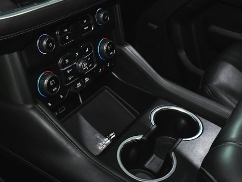 Used 2022 Chevrolet Tahoe LT w/ Luxury Package image 37