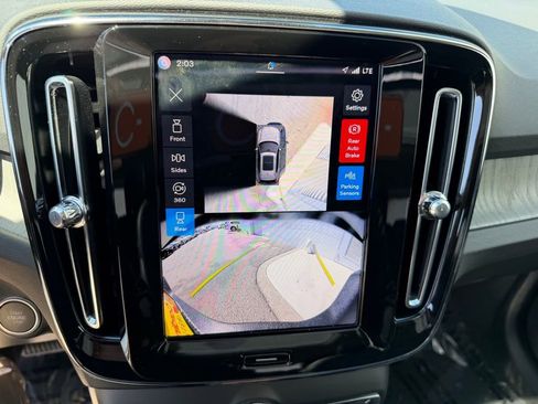 Used 2025 Volvo XC40 B5 Plus AWD/4WD image 24