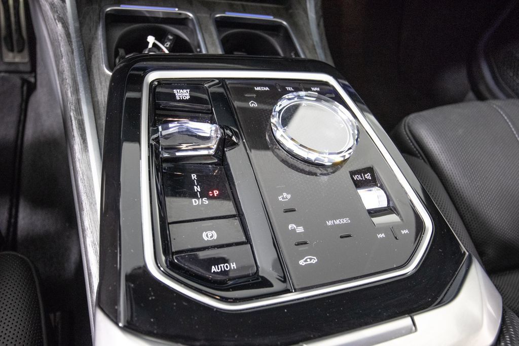 Used 2025 BMW 760i xDrive w/ Executive Package AWD/4WD image 26