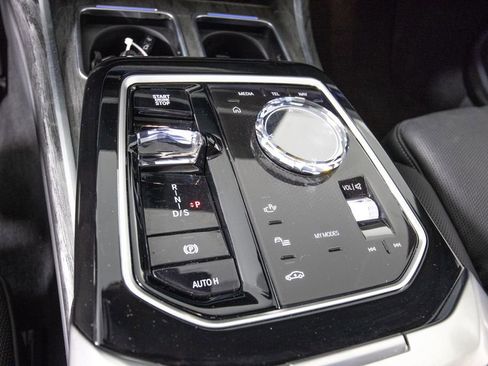 Used 2025 BMW 760i xDrive w/ Executive Package AWD/4WD image 26