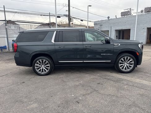 Used 2021 GMC Yukon XL Denali w/ Denali Premium Package image 8