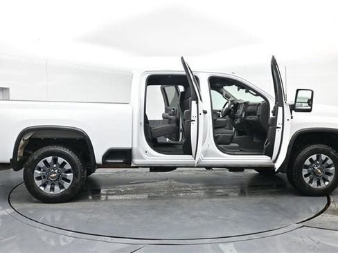 Used 2024 Chevrolet Silverado 2500 Custom w/ Custom Value Package image 50