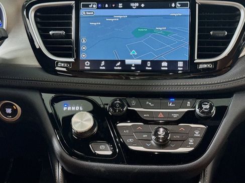 New 2026 Chrysler Pacifica Pinnacle image 16