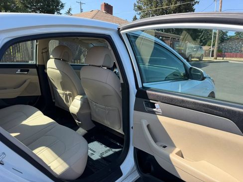Used 2016 Hyundai Sonata SE w/ Cargo Package FWD image 13