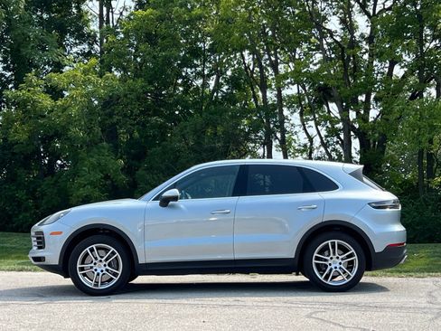 Certified 2023 Porsche Cayenne AWD/4WD image 2