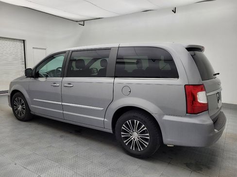 Used 2014 Chrysler Town & Country S FWD image 3