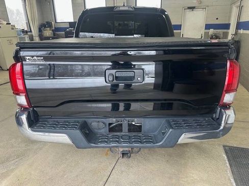 Used 2017 Toyota Tacoma TRD Off-Road w/ Exterior Package image 7