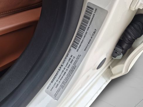 Used 2018 Maserati Ghibli RWD image 32
