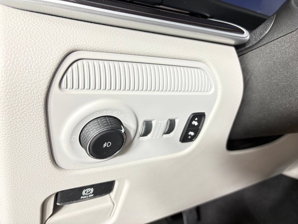 Used 2023 Jeep Wagoneer 4WD w/ Premium Group I image 28