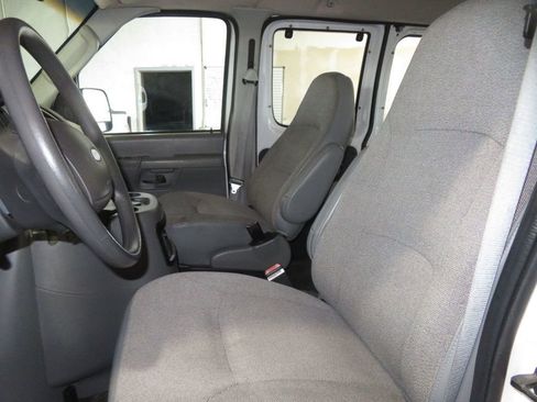 Used 2003 Ford E-350 and Econoline 350 Super Duty Wagon image 20