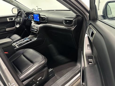 Used 2023 Ford Explorer XLT w/ Equipment Group 202A AWD/4WD image 28