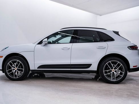 Certified 2025 Porsche Macan image 2