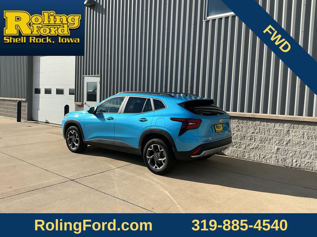 Used 2025 Chevrolet Trax LT w/ Driver Confidence Package FWD image 3